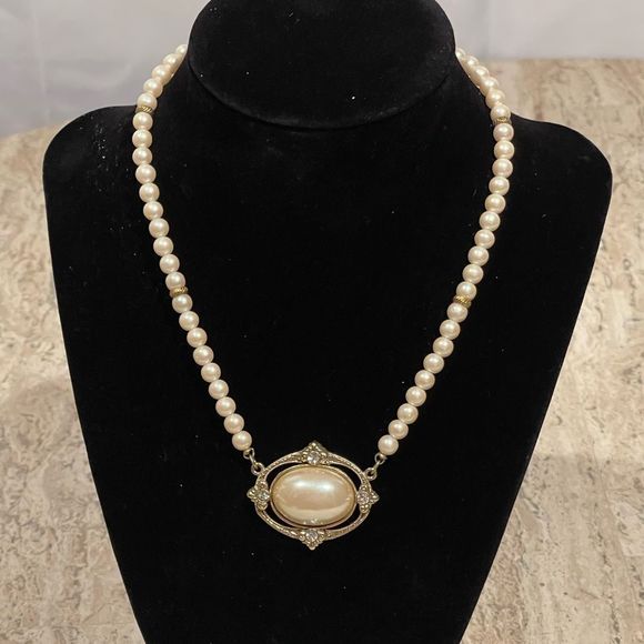 Jewelry - 1928 faux pearl cabochon